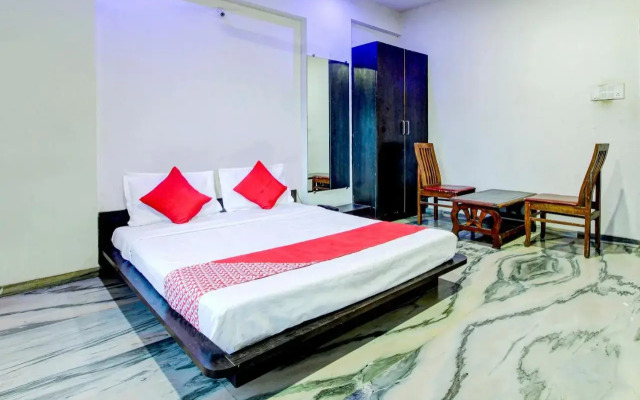 Oyo Flagship 805380 Gandharva Lodging