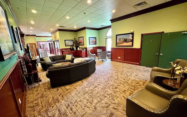 Mackinaw Beach & Bay Inn & Suites