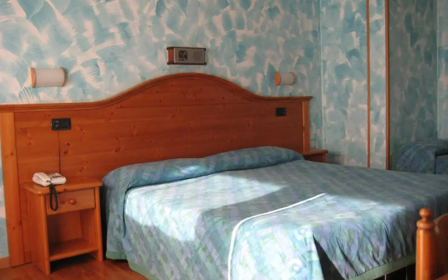 Hotel Holiday Debili