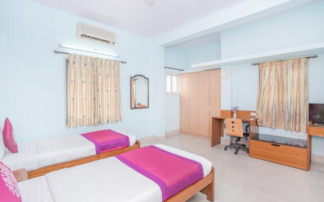 OYO 11592 Hotel Red Carpet Residence