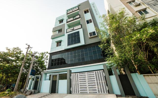 OYO 40077 Cyber Suites
