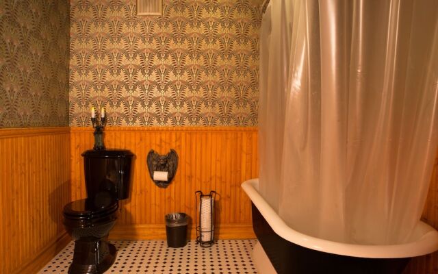 Hicksville Pines Chalets & Motel