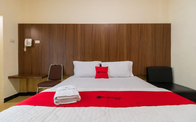 RedDoorz Plus near Ramayana Pematangsiantar