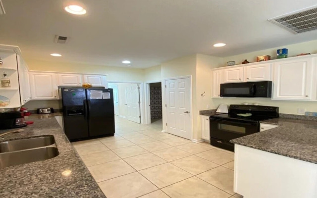 Summer's Den 5 Bedroom Home by RedAwning