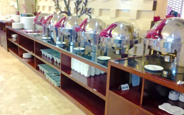 Travellers Hotel Phinisi
