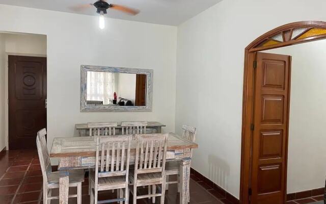 Apto na Enseada a 50 metros da praia