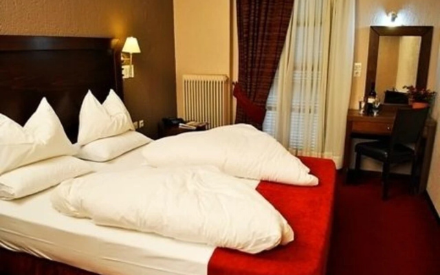 Arahova Inn Hotel