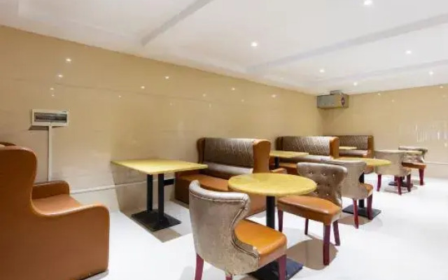 Wilson Holiday Hotel (Yichun Mingyue Bridge Branch)
