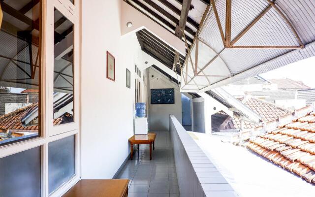 OYO 1196 Hotel Pura Puspa Rosa