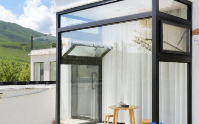 Houshan Park House