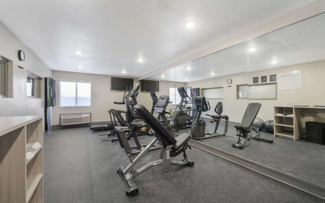 Coratel Inn & Suites by Jasper Park City - Wichita North