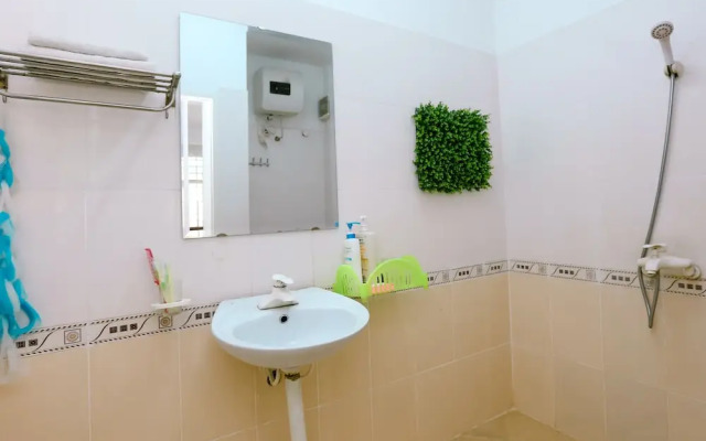Huong Quynh Hotel
