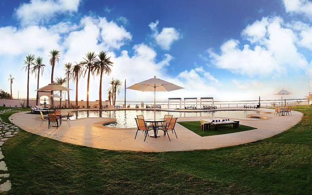 La Posada Hotel & Beach Club