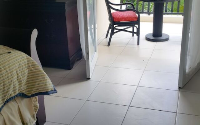 2 Bed Apt with Balcony at Runaway Bay