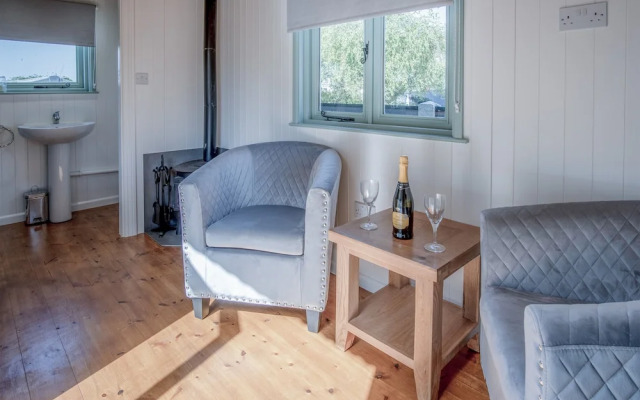Willow - 1 Bedroom - Amroth