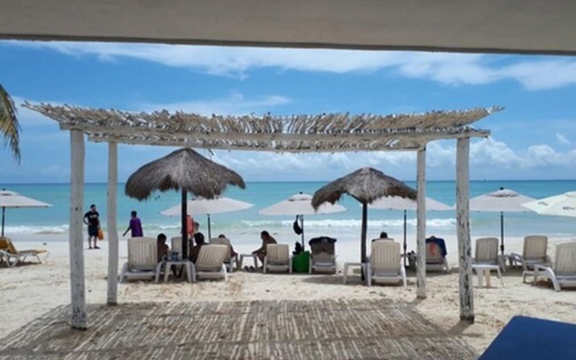 Pelicano Inn Playa del Carmen - Beachfront Hotel