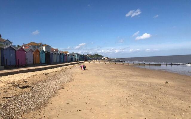 Beautiful 4-bed House in Walton on the Naze