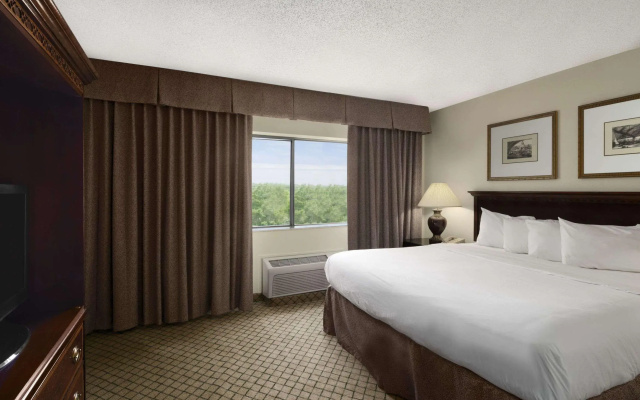 Days Inn & Suites Omaha