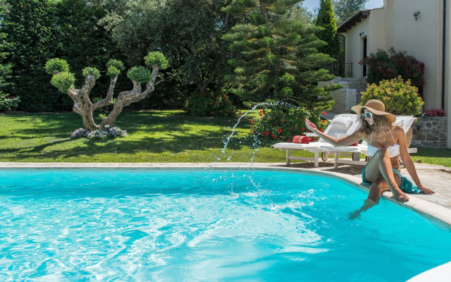 Bozonos Luxury Villa