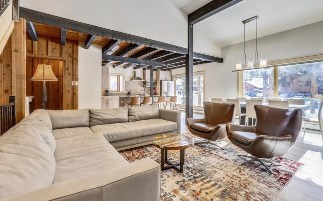 Red Feather 5 Bedroom Home by Redawning