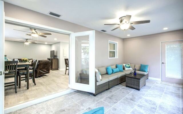 Moonmist Gorgeously Renovated Courtyard