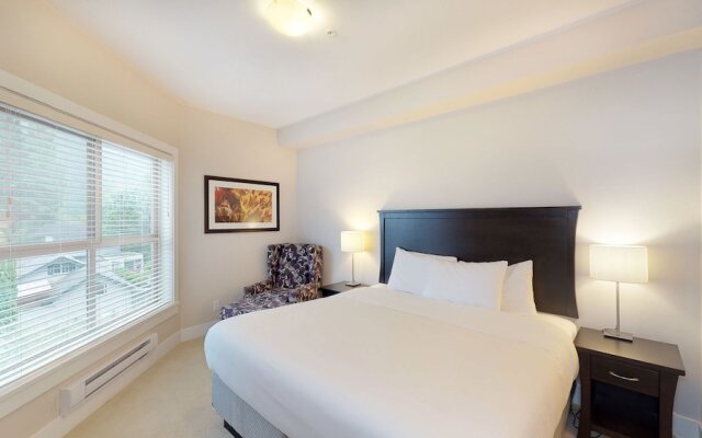 Harrison Lake View Suites