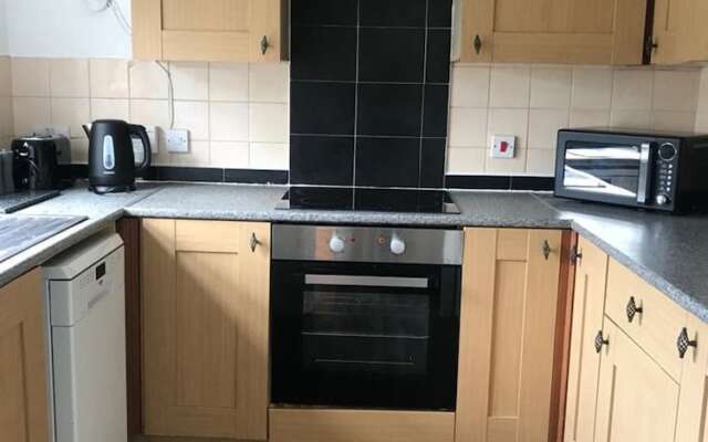 3 Bed House With Parking in Lighthorne Heath
