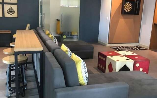 Luxury Upscale Retreat in Uptown Bgc, Metro Manila