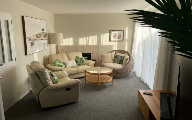 Waiake Beach Apartments