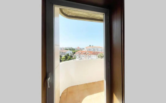 Yellow House Aveiro Free Netflix and garage