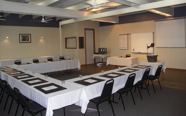 Black Dolphin Motel & Apartments