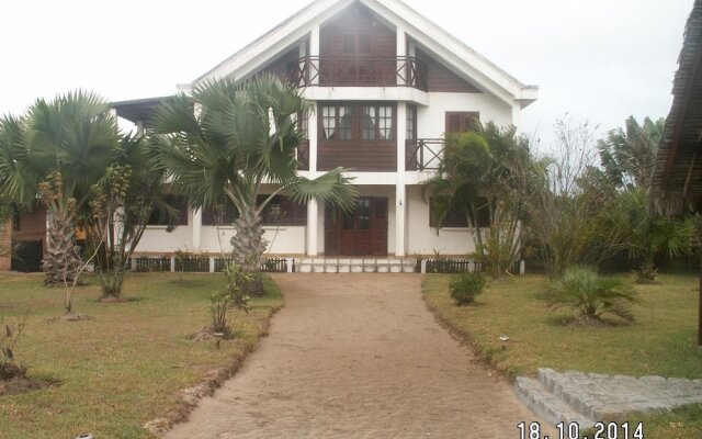 House With 4 Bedrooms in Toamasina, With Terrace - 200 m From the Beach