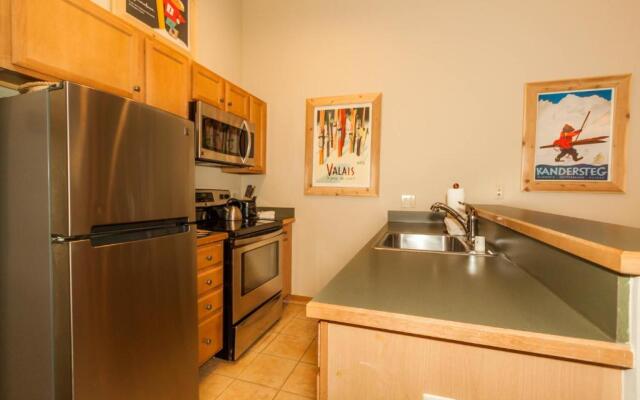 Arapahoe Lodge #8102 by Summit County Mountain Retreats