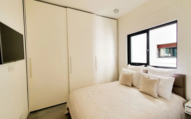 Exclusive 3BDR Near Rothschild TL40