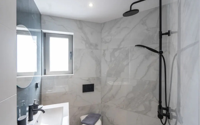 LIV - Prime Central Athens Studio S8-3a