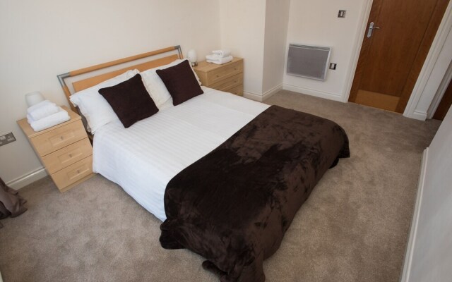 Celador Apartments - Riverside House Serviced Apartments