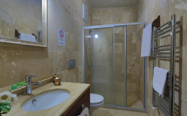 Jerveni Cave Hotel