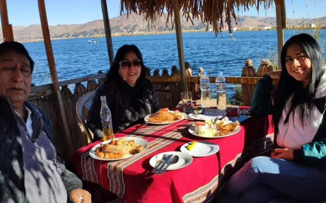 Uros Quechua Lodge