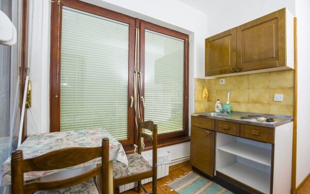 Apartments and Rooms Krstinić