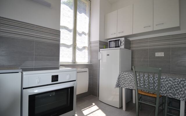 Quiet Modern Studio In The Heights Of The Port Of Nice