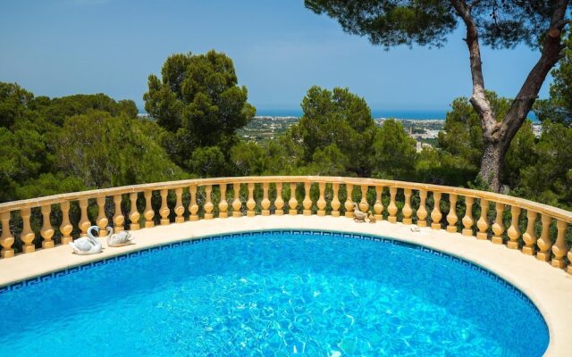 Comfortable 4-bed Villa With Panoramic Views