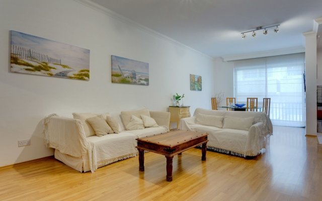 Central Apartment in St Julian's, Perfect for Families