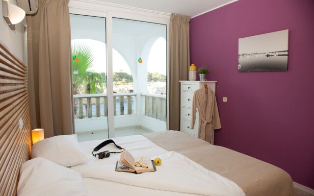Orange Colom Seaside Apartments