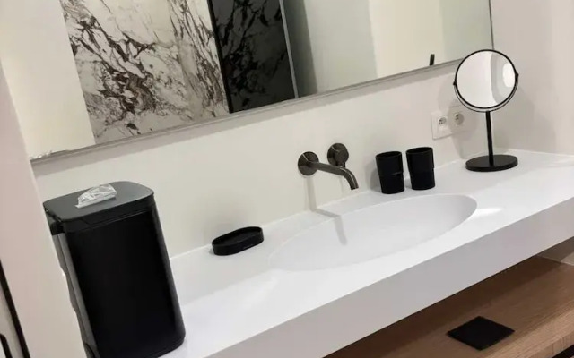 Huswell - Beachfront Apartment With sea View