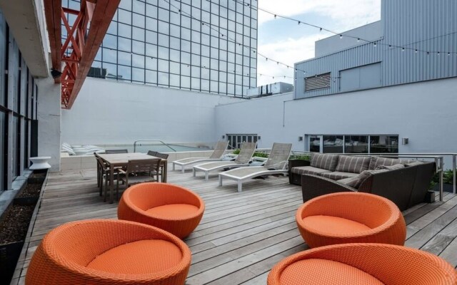 18th FL Stylish CozySuites w/ roof pool, gym #3