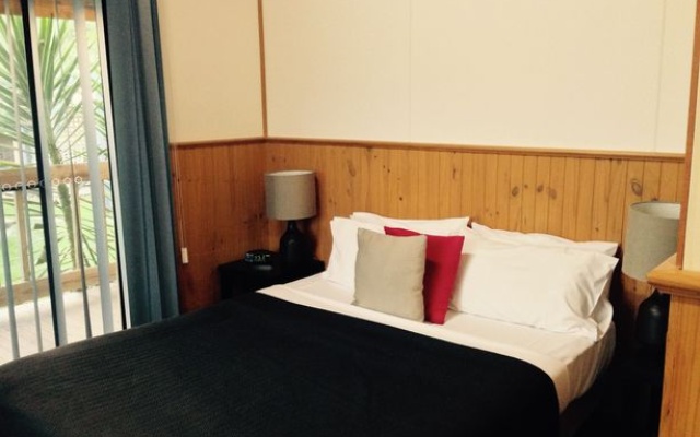 Great Ocean Road Motor Inn Cottages – Guest Rooms – Port Campbell
