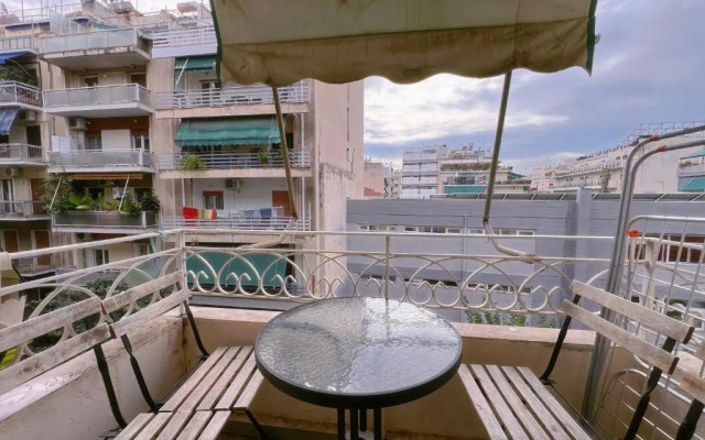 Stathmos Larissis A, a cozy 2BR Apartment, Clo...