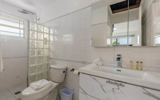 4BR 4BA Villa w Private Pool Eagle Palm Beach