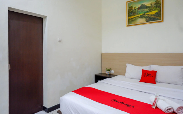 RedDoorz Plus @ Hotel Asih UNY