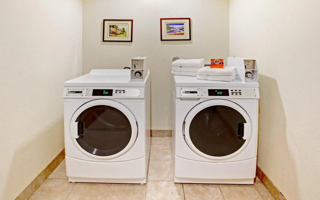 Scottish Inn and Suites La Porte